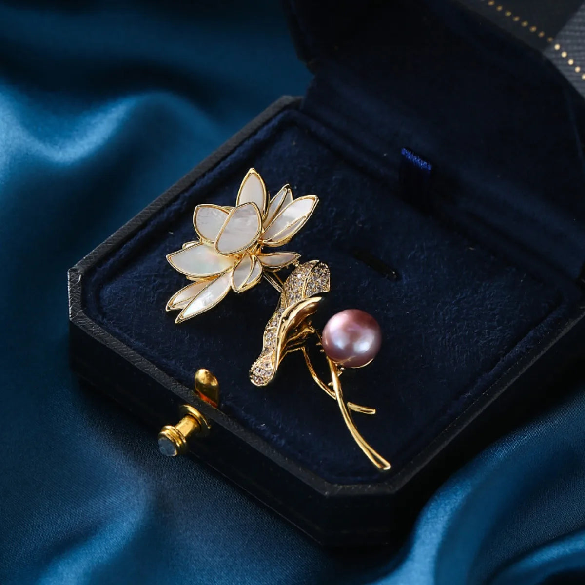 Vintage Elegant Shell Purple Pearl Lotus Flower Brooches