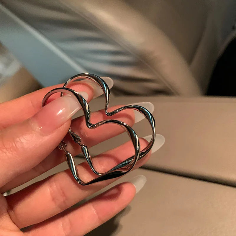 Chic Exaggerated Hollow Heart Earring Cuff (Copy)