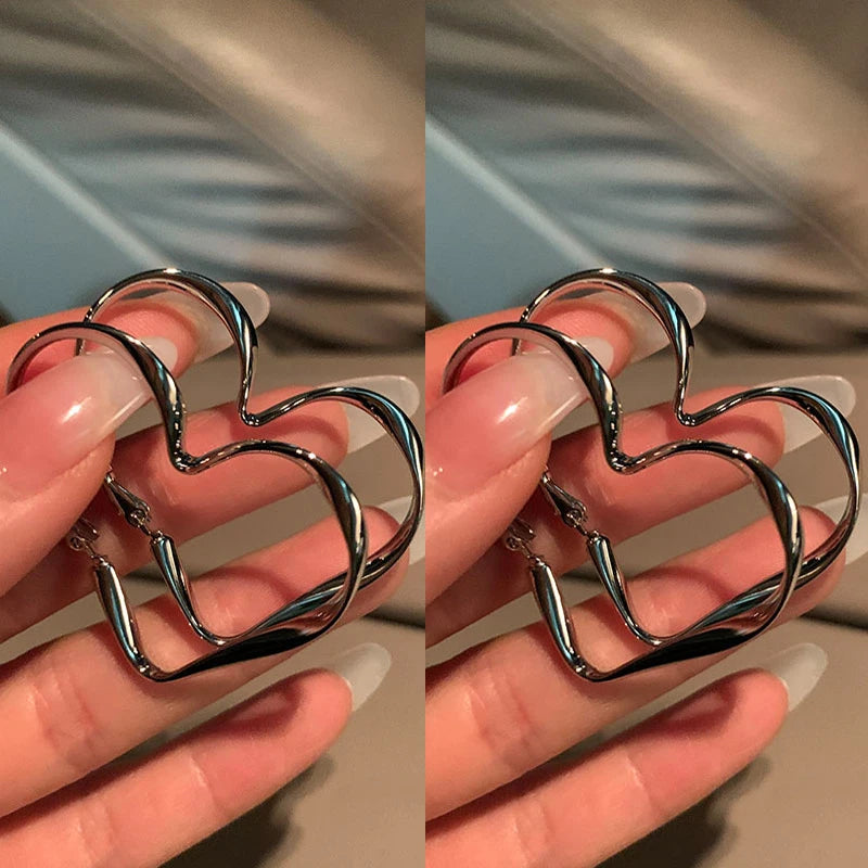 Chic Exaggerated Hollow Heart Earring Cuff (Copy)