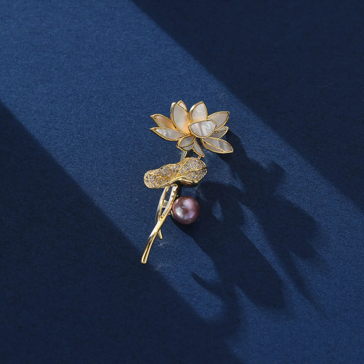 Vintage Elegant Shell Purple Pearl Lotus Flower Brooches