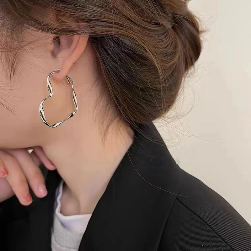 Chic Exaggerated Hollow Heart Earring Cuff (Copy)