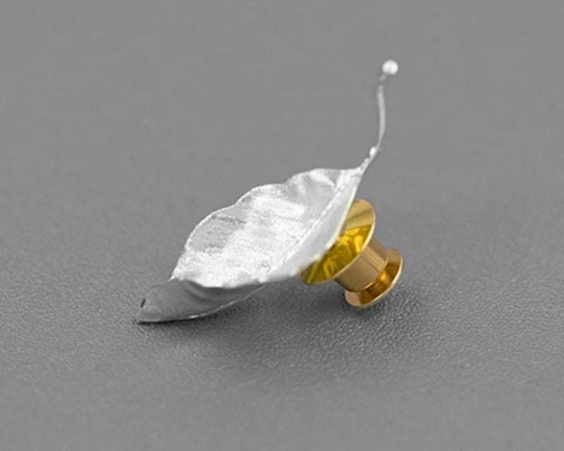 Sophisticated 925 Sterling Silver 3D Leaf Brooch