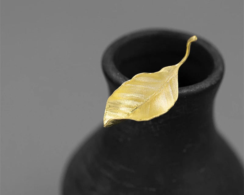 Sophisticated 925 Sterling Silver 3D Leaf Brooch