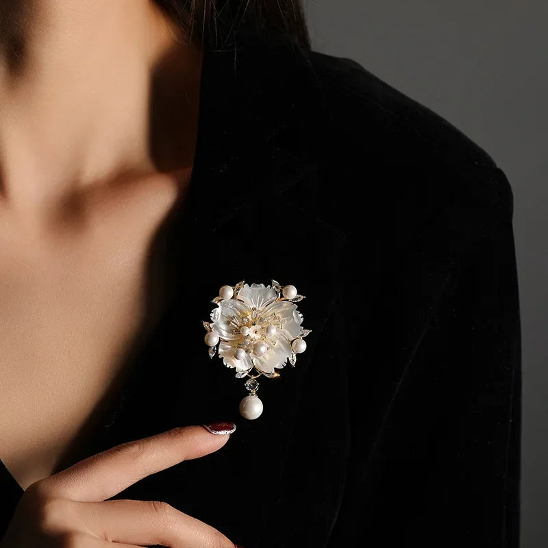 Luxury High-end Shell Flower Brooches